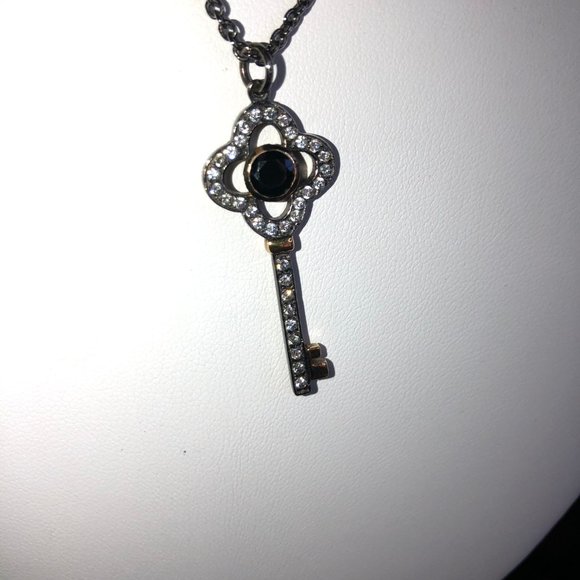 Stella & Dot Clover Key Necklace Hematite - Picture 6 of 7